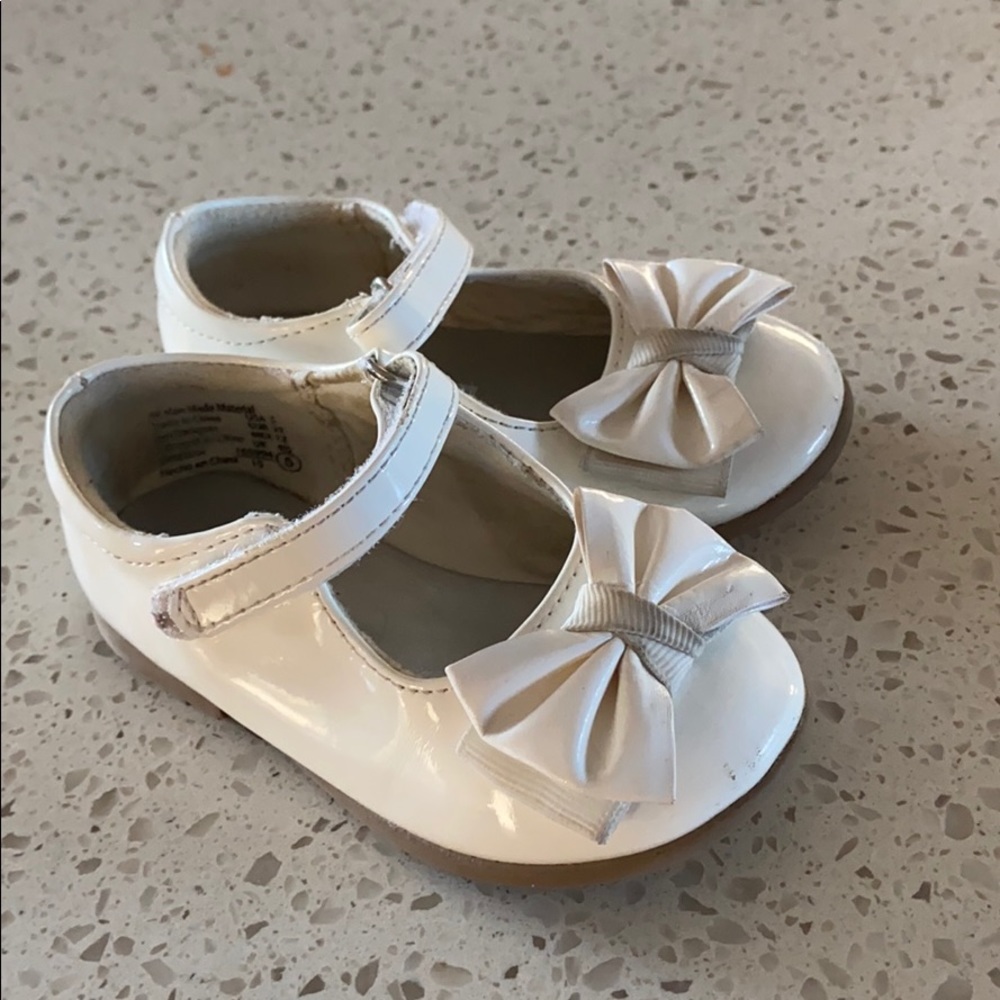 3/$15 Smart Fit Glossy White Dress Shoes